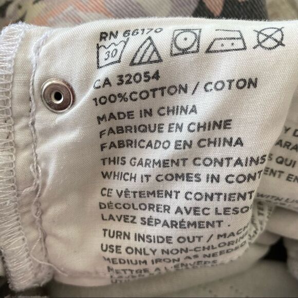 Bdg-Mom Dark Floral High Rise Jeans (Size:24) - Picture 10 of 13